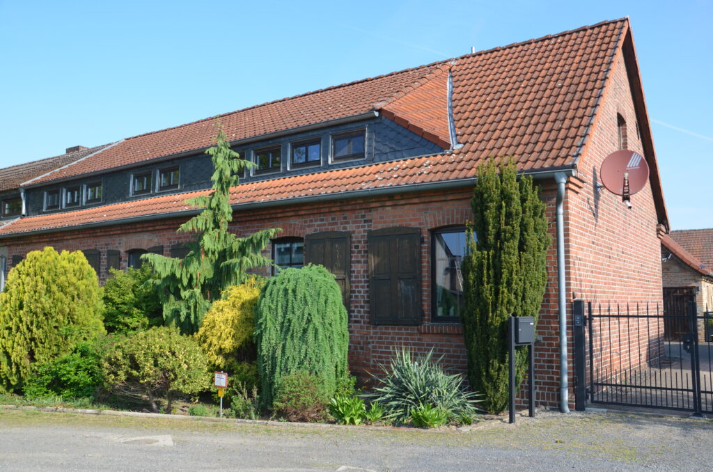 Ferienwohnung Cottbus – Außenansicht des Hauses im Eichenweg 13 in Cottbus-Branitz